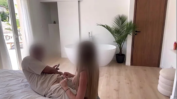 Mon demi-frère me baise trop fort... je retire la capote et je le fais jouir en moi comme une vraie salope