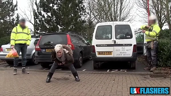 Can Everyone See my Pussy? Shameless Bree Branning Flashing and Pissing for UK-Flashers