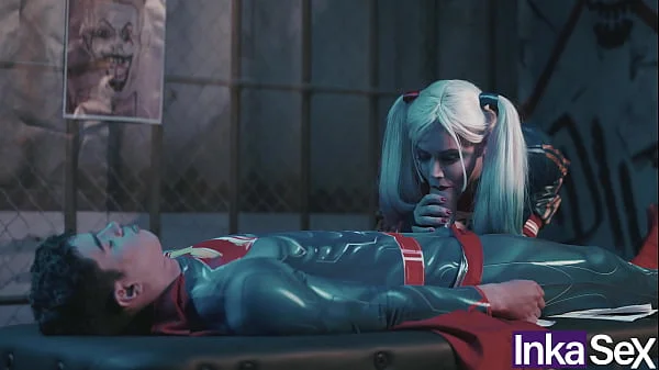 Superman destroza el ano a Harley Quinn y le hace un creampie en el ano.