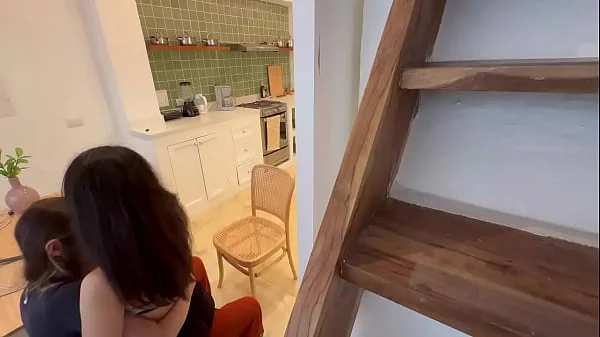 Cámara graba a mi esposa siendomé infiel con la perra de su mejor amiga!!