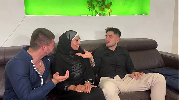 Arab Girl Gets Crazy When She Arrives in Spain and Wants a Double Penetration - Aliyah Yasin