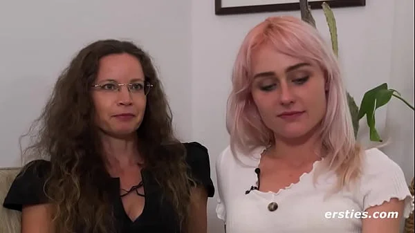 Ersties: Erste lesbische Erfahrung mit reifer Frau
