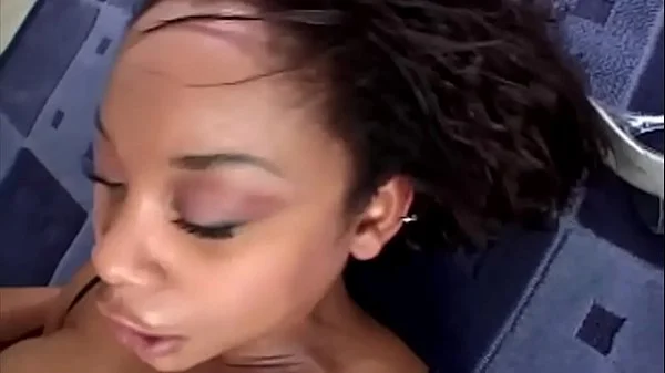 She takes the tails in full length - both in the vagina and anal tight .... the mouth does not do this - so the charge in the face