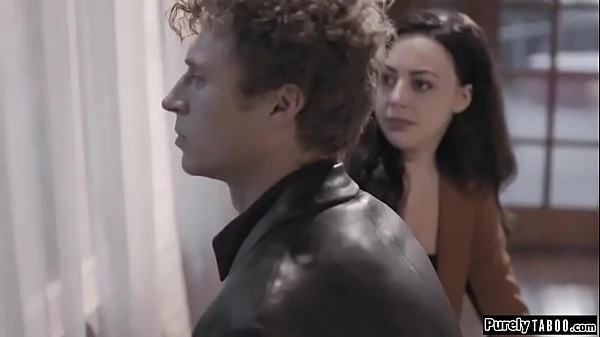 Reporter gets a bit too close to psycho