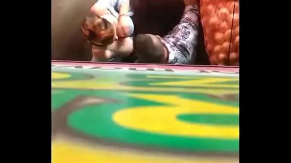 Esse homem foi flagrado sendo a. por essas mulheres no Ceará, reparem oq elas fazem com esse pobre coitado. Isso não pode ficar assim!