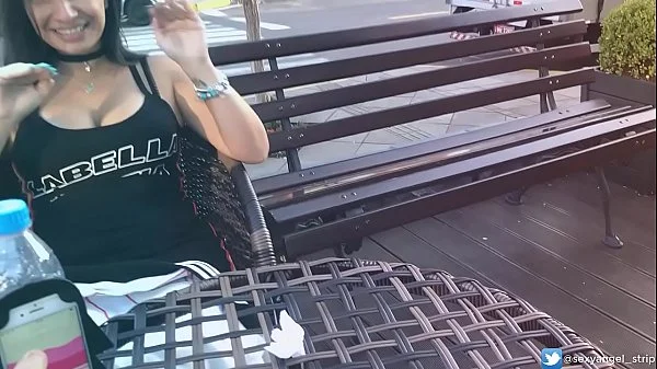 Safada Gozando em Publico com brinquedo interativo Public female orgasm interactive toy girl with remote vibe outside