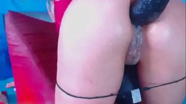 Camgirl destroys her Ass With Anal Squirt