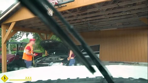 Roadside - Latina wife has sex with her mechanic outside