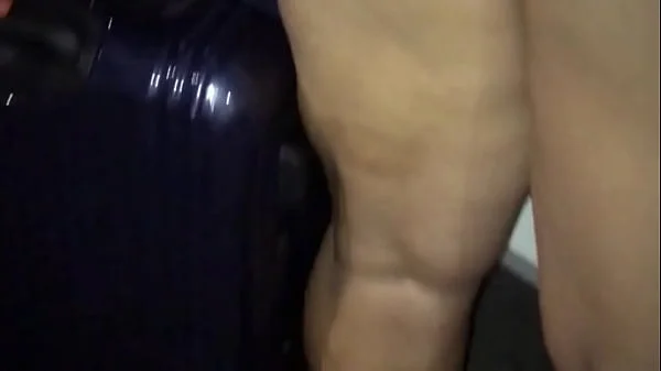 Esposa gordinha gostosa safada vai ao Mercado com o Corno que filma ela mostrando a Bunda 1