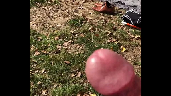 Buiten in openbaar masturberen met publiek