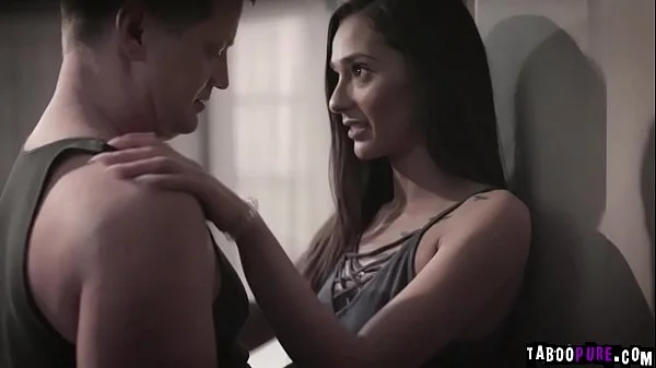 Eric Masterson goes down and eats Jaye Summers wet pussy!