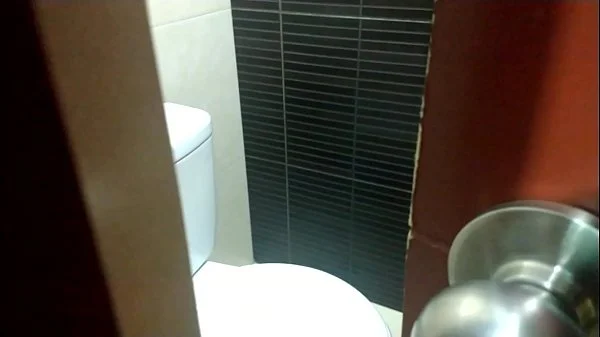 La cuñada de vacaciones viene b. al hotel después de la fiesta (1)