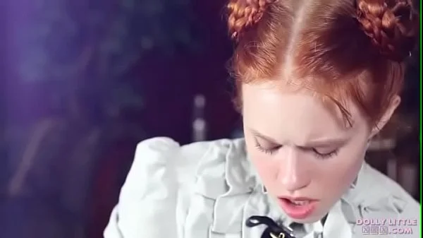 Con un jarron en la vagina - dolly little