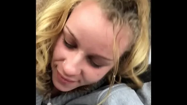 Sucking an amazing cock in the car !