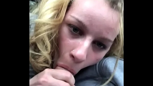 Sucking an amazing cock in the car !