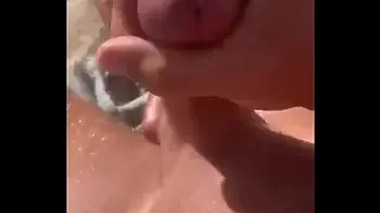 Aftrekken op Spaans naaktstrand