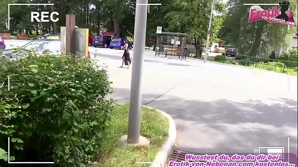 Voyeur verfolgt deutsche Milf bis nachhause und fickt sie mit Creampie und sie bekommt Orgasmus