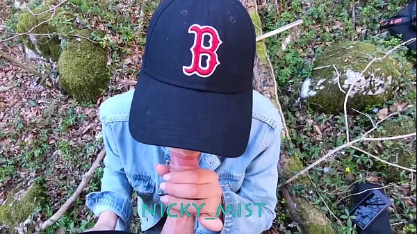 Doesn't resist to cum in my stepsister mouth's