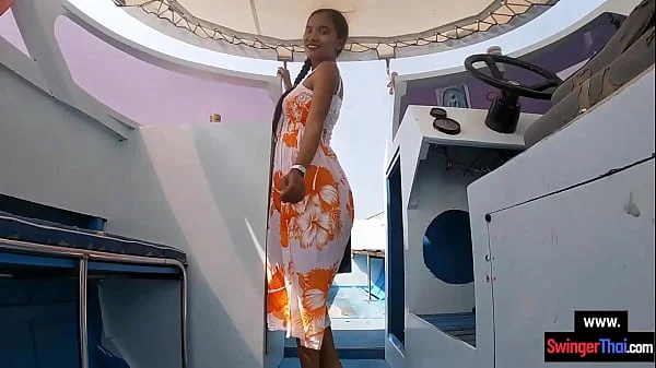 Amateur teens fucking in public during a boat trip