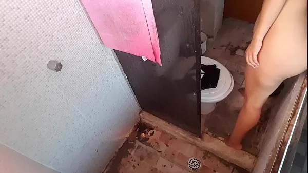 Coloquei meu celular gravando escondido no banheiro da minha amiga e éla acabou descobrindo e me deu uma surra