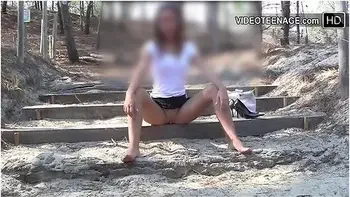 19 Year Girl Shows Sexy Ass At Beach