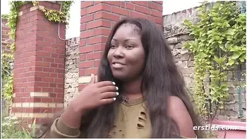 Leidenschaftliche Single-frau Sharon Masturbiert Im Bett