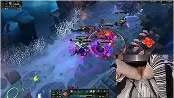 Im Back! Gamer Girl Playing Naked In Bed League Of Legends #20 Luna