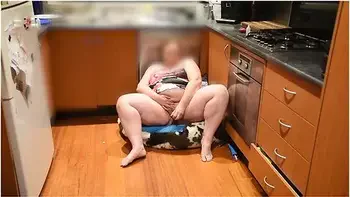 Crazy Chubby Milf Stepmom Fucks Pussy With Vegetable After Getting High