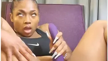 She Squirts In Big Pussy Ebony Squirts Until She Pass Ouwt