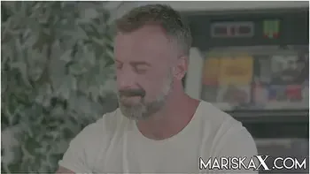 Zaawaadi Gets Nailed While Visiting A Cafe