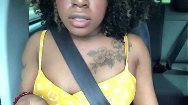 Tesão no trânsito. Levei novinho pra casa, sentei tanto que ele gozo dentro de me.  (Veja no Red)