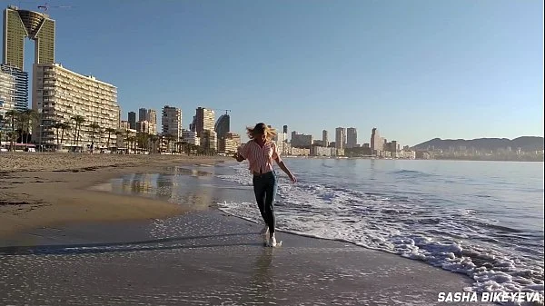 Wet shoot on a public beach with Crazy Model. Risky outdoor masturbation. Foot fetish. Pee in jeans.
