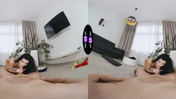 Mini Mitzi’s virtual reality experience is damn hot!