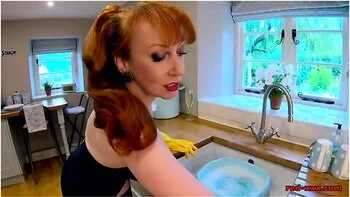 Big Tit Mature Red Xxx Gets Distracted While Cleaning