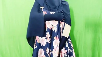 Muslim Hijabi Beautiful Housewife Fucking With Neighbor - With Clear Hindi Audio