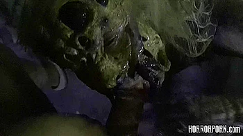 HORROR PORN: Female Spider