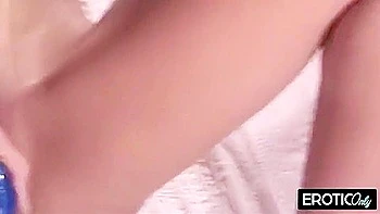 Deutsche Heibe Nachbarin Wird Hemmungslos Im Aufzug