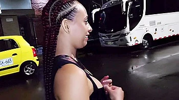 Encuentro A Mi Hermanastra En Mitad De La Calle Orinando Y Me Pide Que Me La Folle En Su Casa