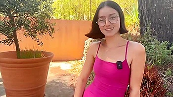 Penelope 19 Years Old Cosmetics Sales Woman In Paris