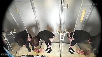 251130男女でツイスターゲームをプレイg4