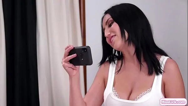 Babe gets roommates long tongue in pussy