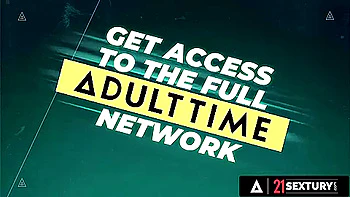 Sexy Lesbian Enjoys Tasting Pussy In Hot 69