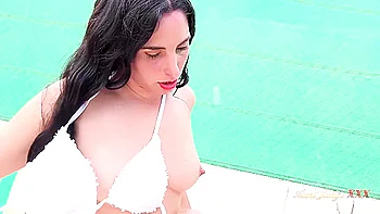 Judys Xxx - Sultry Spanish Milf Linda Del Sol Seduces The Pool Boy