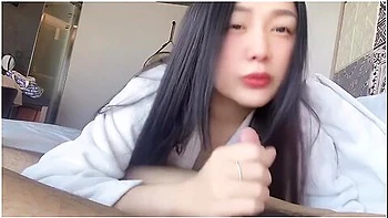 台灣真實人妻偷情做到一半老公打來horny Wife Cheating Fuck And Husband Calls