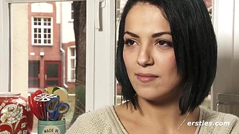 Hot Amateur Babe Fingers Herself In The Living Room