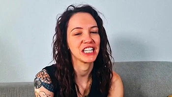 The doctor shows off his skills - Jacquie et Michel TV