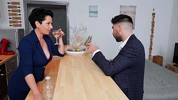 In missionary, Lisa quickly gets wet! - Jacquie et Michel TV