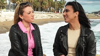 Joss shares his companion - Jacquie et Michel TV