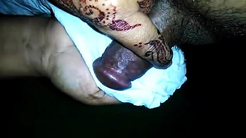 Indian Bhabhi Giving Handjob - DesiPapa