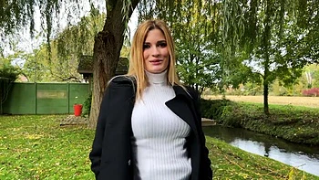 Cat In Mini wanted to keep the surprise effect... - Jacquie et Michel TV